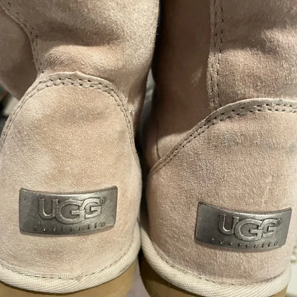 Authentic UGG uptown boots - Picture 9 of 15